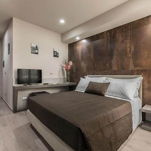 Astoria Deluxe Rooms